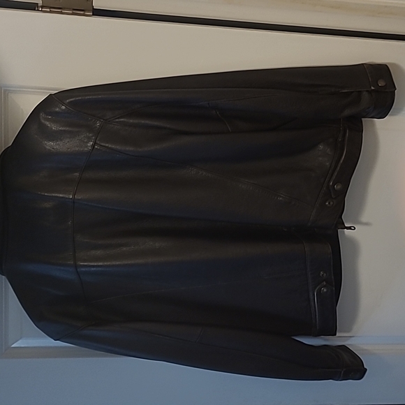 Leather jacket - Picture 3 of 3